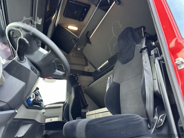 τυπικός οδικός ελκυστήρας MAN TGX 18.510