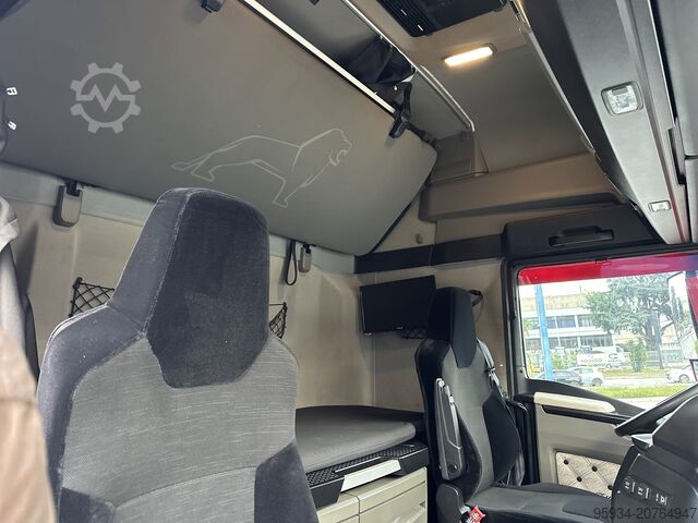 τυπικός οδικός ελκυστήρας MAN TGX 18.510