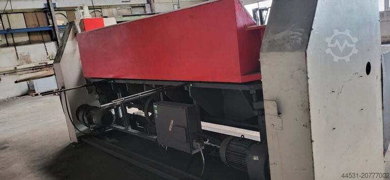 Hydraulisk drejelig bukkemaskine ONISMA P 3 x 10