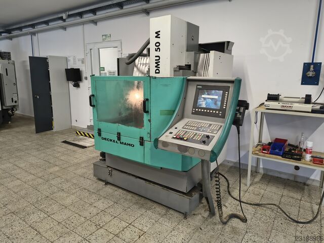 Centru universal de prelucrare Deckel Maho DMU 50 M