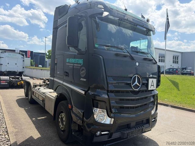 Özel amaçlı kamyon MERCEDES-BENZ Actros 2551 LL 6x2 Abrollkipper AUT LM SpurH