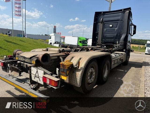 Özel amaçlı kamyon MERCEDES-BENZ Actros 2551 LL 6x2 Abrollkipper AUT LM SpurH