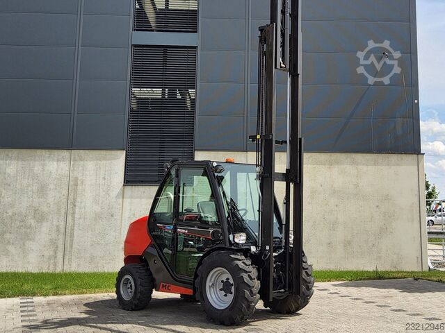 Empilhadeira todo-o-terreno Manitou MC 30-4