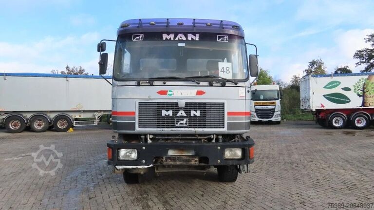 Tipper MAN 35.362 8x4 Euro 2, ZF manual gearbox, VERY clean