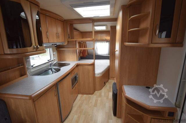 Karavan HOBBY Excellent 540 UFE mit Markise und Vorzelt
