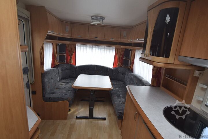 Karavan HOBBY Excellent 540 UFE mit Markise und Vorzelt