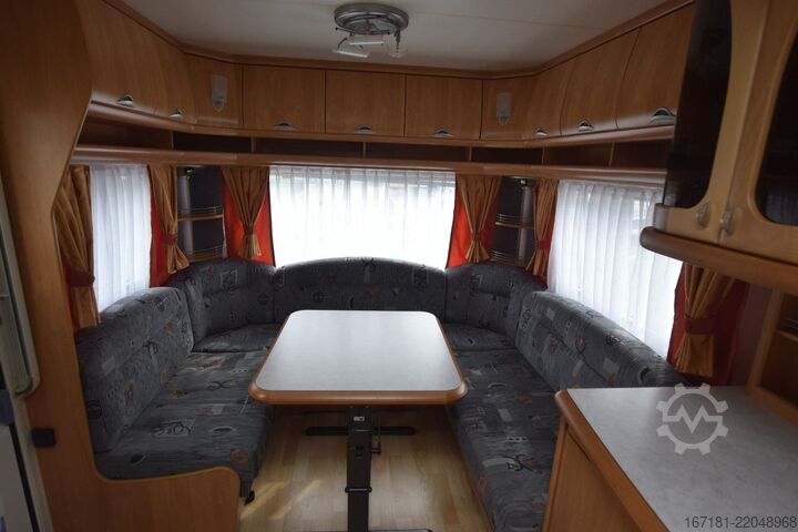 Karavan HOBBY Excellent 540 UFE mit Markise und Vorzelt
