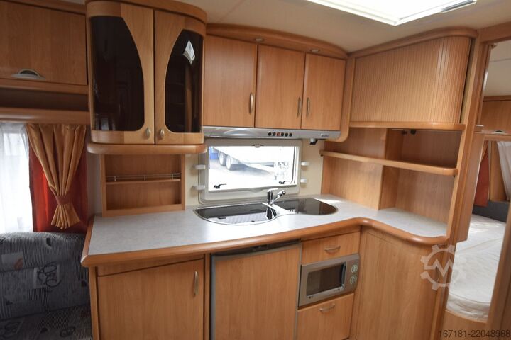 Karavan HOBBY Excellent 540 UFE mit Markise und Vorzelt
