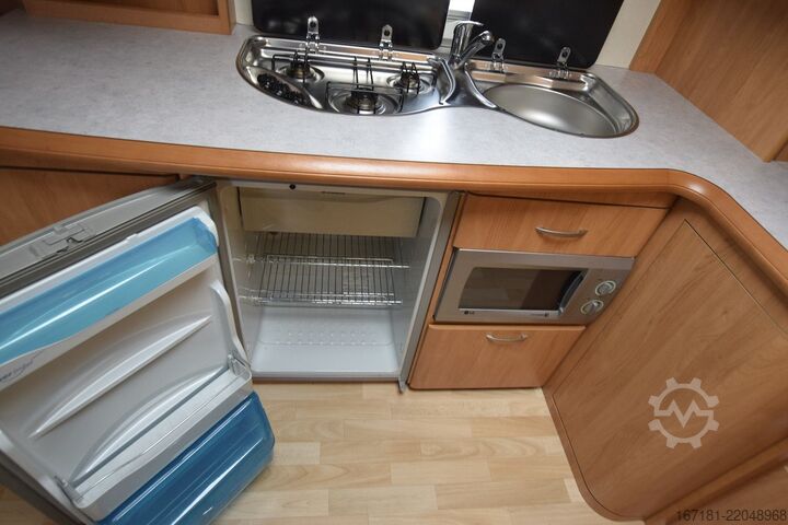 Karavan HOBBY Excellent 540 UFE mit Markise und Vorzelt