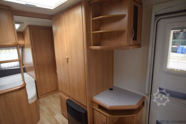 Karavan HOBBY Excellent 540 UFE mit Markise und Vorzelt