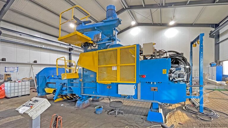 Presse à balles 22 kW, avec force de compression de 50 t Presona LP 50 EH 1