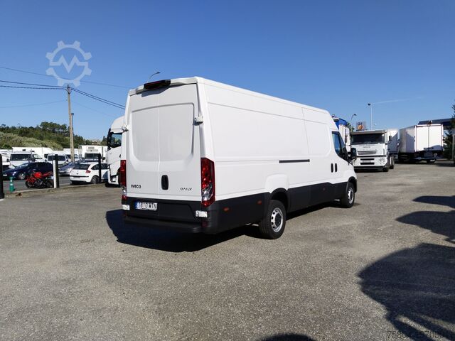Carrinha de caixa fechada Iveco DAILY 35S18