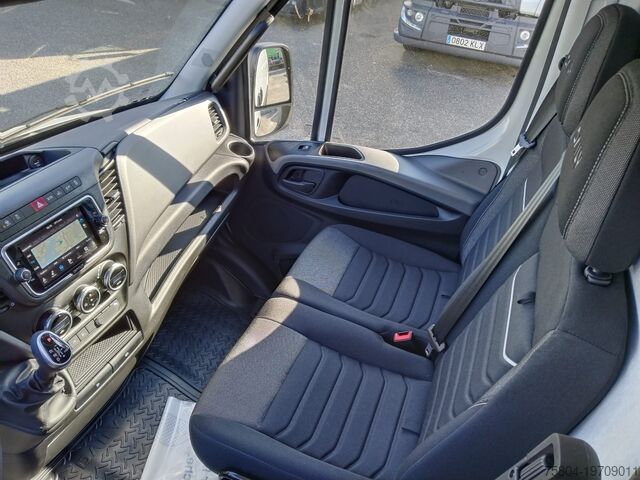 Carrinha de caixa fechada Iveco DAILY 35S18