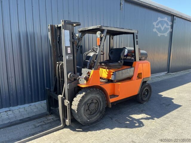 Wózek widłowy LPG Nissan F04G35T