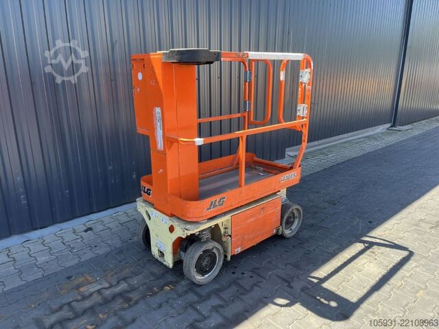 Platform med teleskopisk mast JLG 1230ES