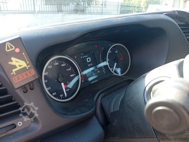 Żuraw + wywrotka trójstronna Iveco Daily 35