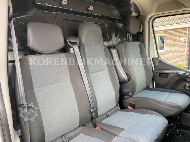 Podnośnik koszowy na samochodzie ciężarowym NISSAN NV400