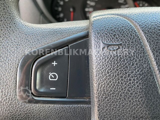 Podnośnik koszowy na samochodzie ciężarowym NISSAN NV400