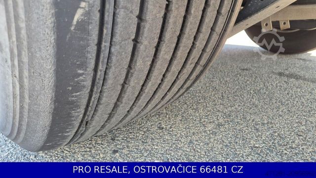 Semirimorchio con telone WIELTON NS3K MEGA + LIFTACHSE