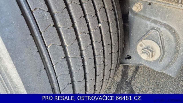 Semirimorchio con telone WIELTON NS3K MEGA + LIFTACHSE