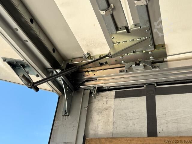 Kamion sa ravnom platformom i ceradom  Atego 1224L EDSCHA Curtainsider