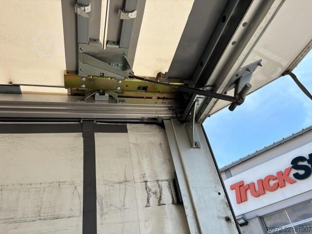 Kamion sa ravnom platformom i ceradom  Atego 1524L EDSCHA Curtainsider