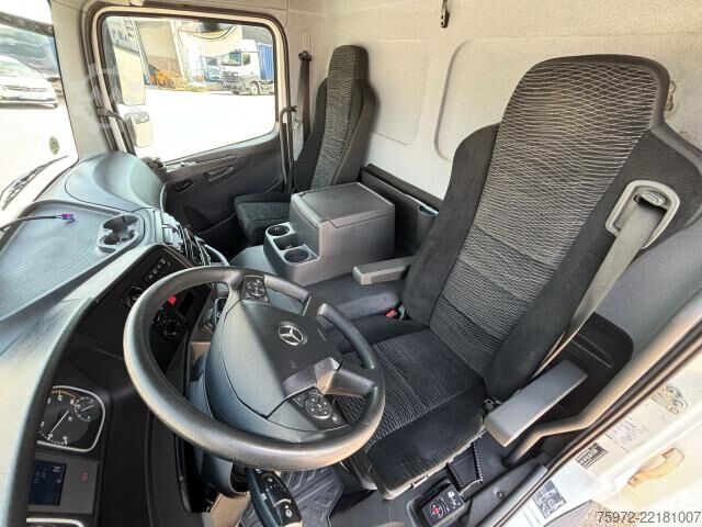 Kamion sa ravnom platformom i ceradom  Atego 1524L EDSCHA Curtainsider