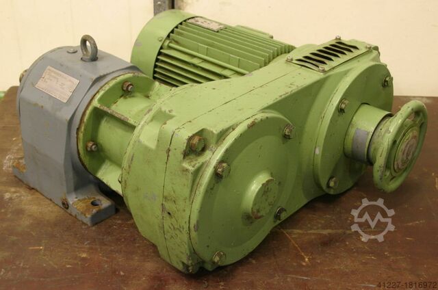 Adjustable geared motor 5.5 kW 15-90 rpm SEW EURODRIVE R73 VU3 DV132S4