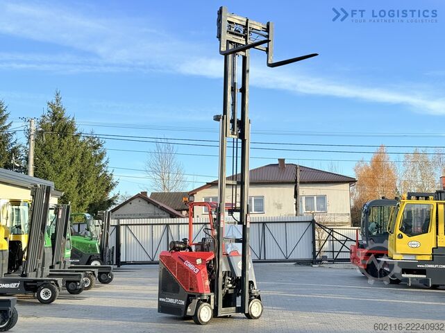 Négyirányú targoncát Combilift C3000CB GAS TRIPLEX 4900 FREE-LIFT