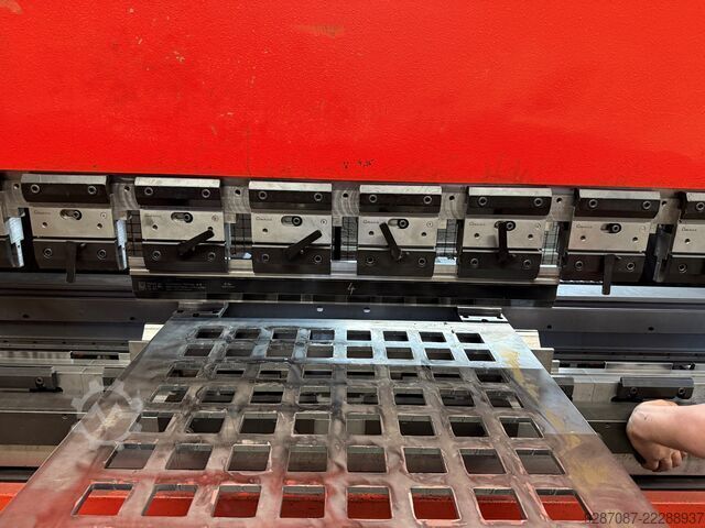 Presă de îndoire HFE220-3 Amada HFE220-3