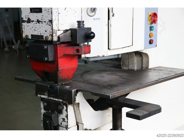 Presse de poinçonnage MUBEA HP 1000 / 760