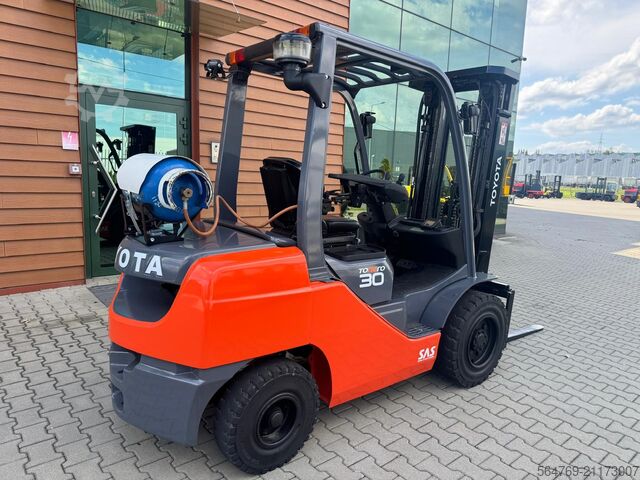 Carretilla elevadora Toyota 06-8FGF30 / Triplex / 2021 year