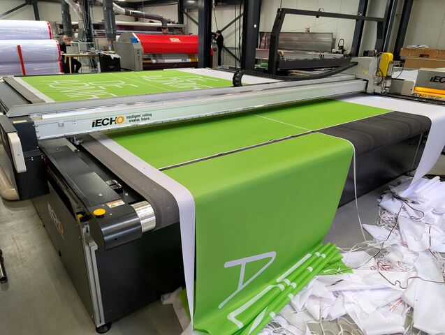 Máquina de corte de tecidos iECHO TK4S-3532