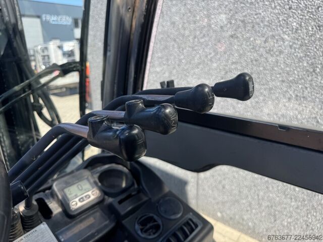 Toyota 02-8FDF25 Tripla 500 szabademelés / oldalmozgató / villapozícionáló Dízel 2014 TOYOTA 02-8FDF25 Triplo 500 Freelift / Sideshift / Vorkversteller Diesel 2014