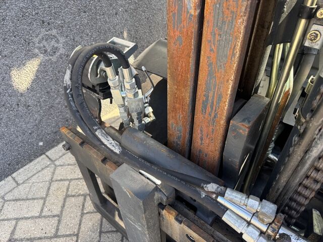  LINDE H30D-01 Triplo 465 Freelift / Sideshift / 4e Functie VW Diesel 2006