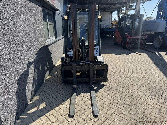  LINDE H30D-01 Triplo 465 Freelift / Sideshift / 4e Functie VW Diesel 2006