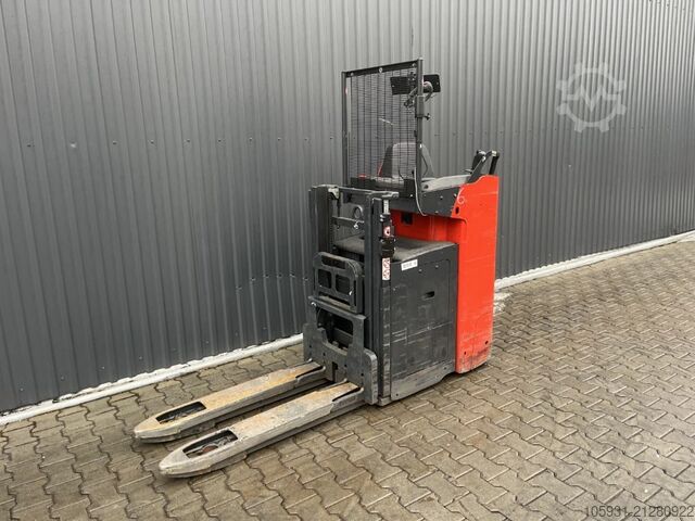 Stand-on stacker Linde D12S