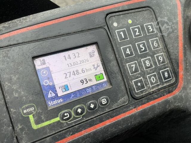 Stand-on stacker Linde D12S