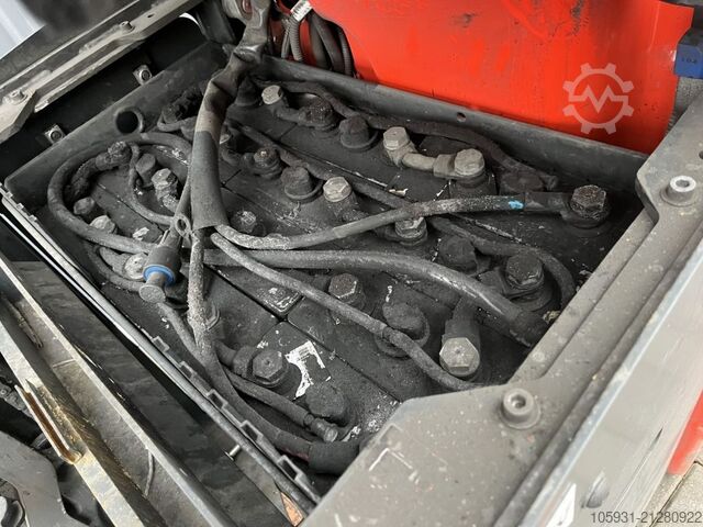 Stand-on stacker Linde D12S