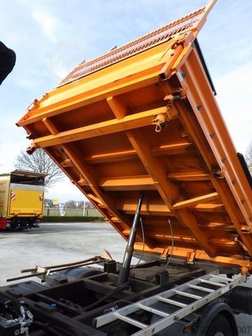 Three-way tipper van IVECO 70 C 18 DoKa/Kipper/Palfinger Kran/Greifer/2xAHK