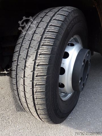 Three-way tipper van IVECO 70 C 18 DoKa/Kipper/Palfinger Kran/Greifer/2xAHK