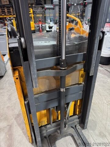 High lift pallet trucks sit-down Jungheinrich ESD 220