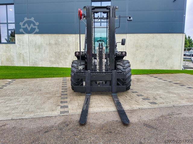 Empilhadeira todo-o-terreno Manitou M 50-4 D