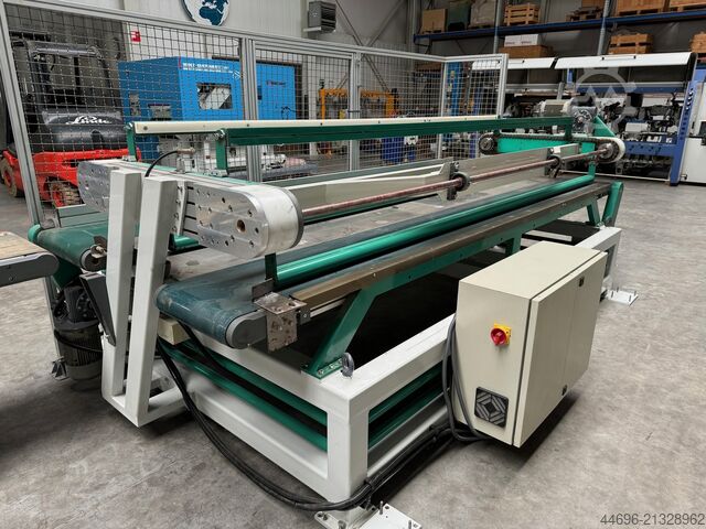 Outlet conveyor system behind Weinig RGB TMC-3500