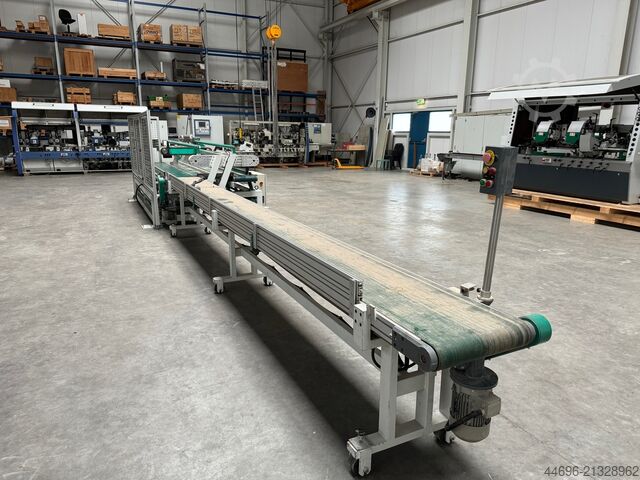 Outlet conveyor system behind Weinig RGB TMC-3500