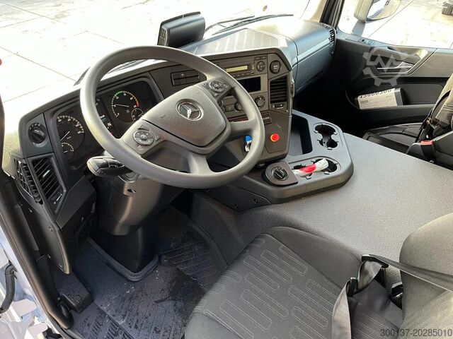 Lona Mercedes-Benz Arocs 3340 A 6x6 Cargo Truck