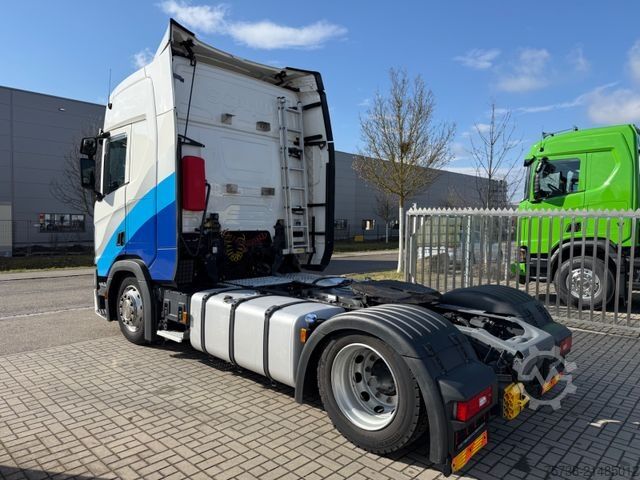 Volumen SZM SCANIA R450 Lowliner/Leder/Hubsattelkupplung/Navi