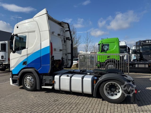 Volumen SZM SCANIA R450 Lowliner/Leder/Hubsattelkupplung/Navi