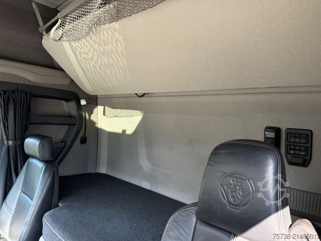 Volumen SZM SCANIA R450 Lowliner/Leder/Hubsattelkupplung/Navi