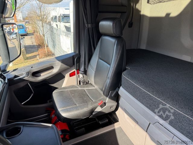 Volumen SZM SCANIA R450 Lowliner/Leder/Hubsattelkupplung/Navi